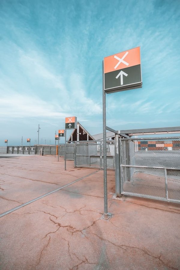 How to Select the Perfect Tech-Compatible Smart Gloves for Winter Work Commutes?